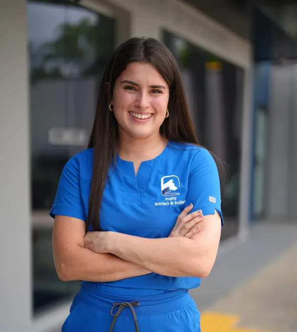 Ana Rodríguez, Médico veterinario en el Hospital Veterinario de Occidente