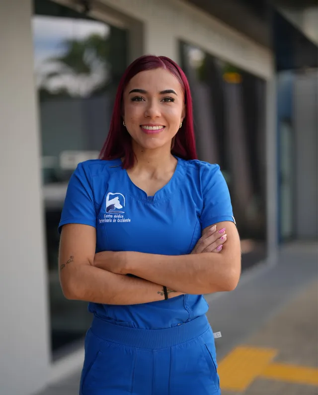 Cristina Hidalgo, Asistente veterinaria