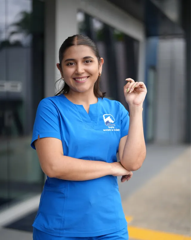 Melanie Artavia, Asistente veterinaria