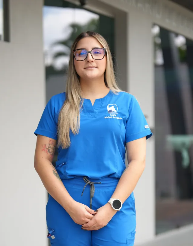 Nazareth Abarca, Médico veterinario