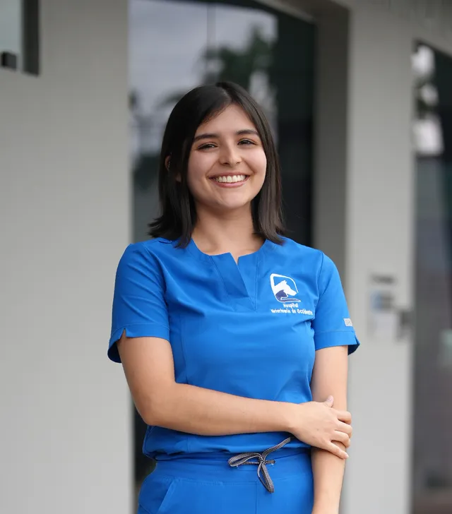 Valery Alpizar, Asistente veterinaria
